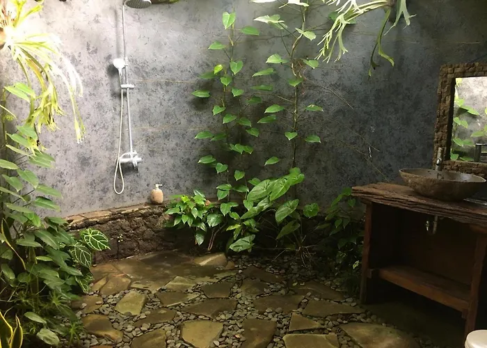 別荘 Kepuh Kubutambahan